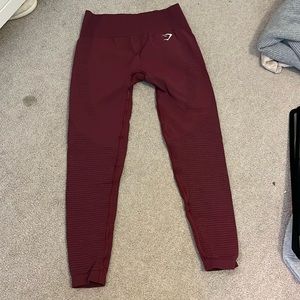 maroon gym shark leggings brand new condition! size M